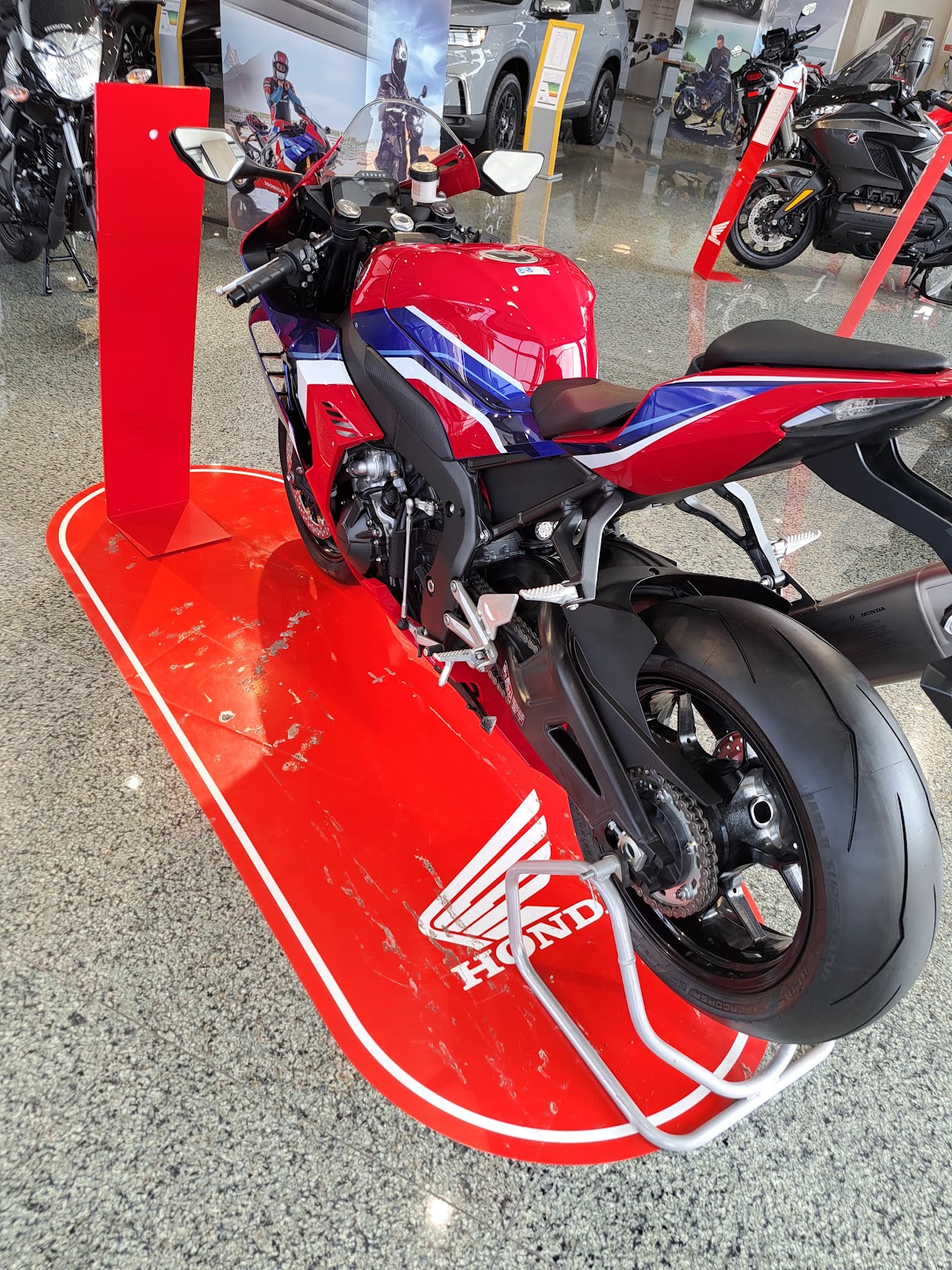 Abdullah Hashim Co.- Honda Showroom photo