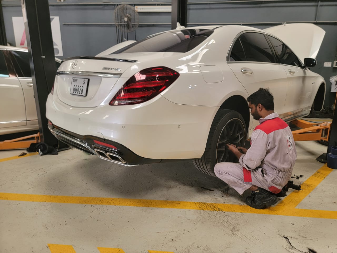 مركز اي كي لخدمة جميع أنواع السيارات AK AUTO MULTIBRAND CAR SERVICE CENTER photo