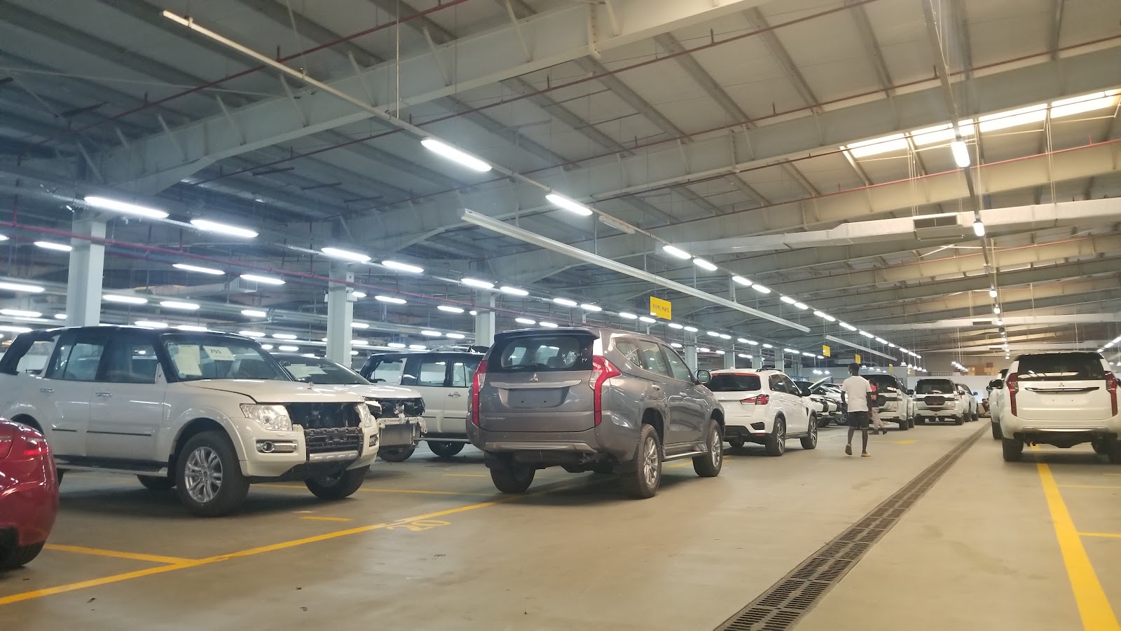 Al Habtoor Motors Workshop - DIC photo