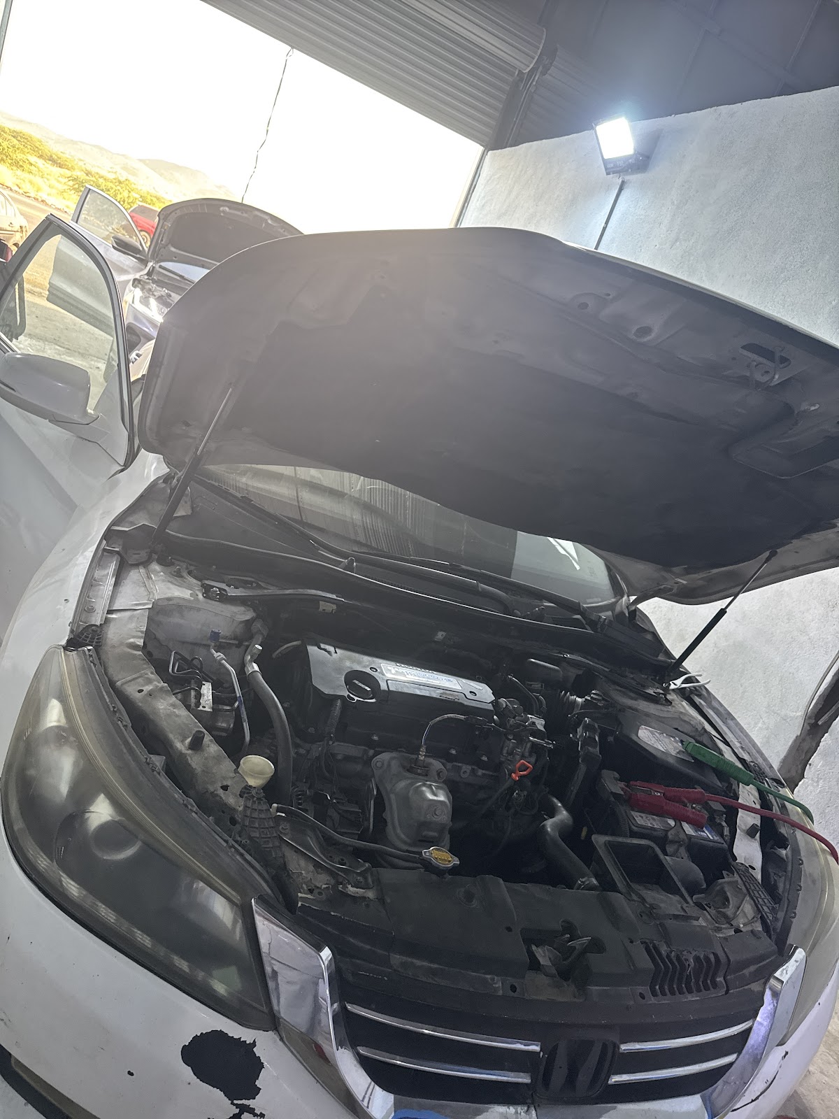 خدمة إصلاح سيارات auto garage photo