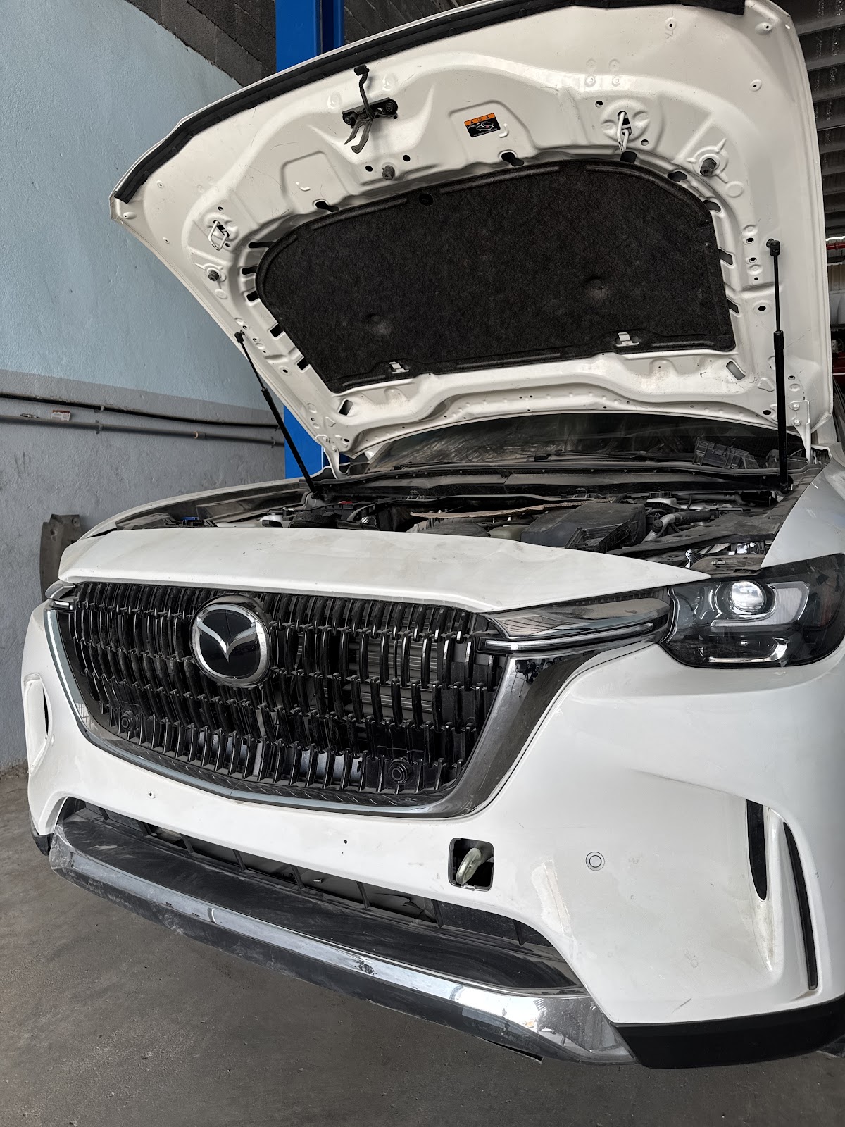 خدمة إصلاح سيارات auto garage photo