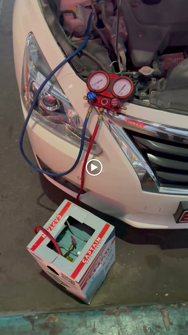 Car battery car mechanic car ac service photo