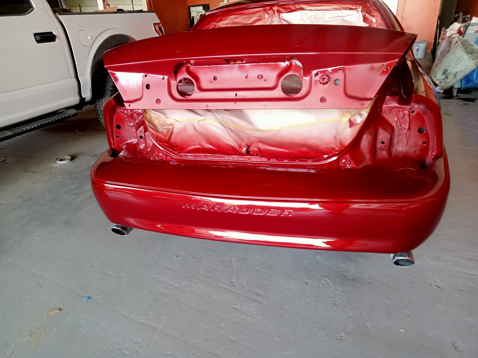 Car maintenance workshops photo