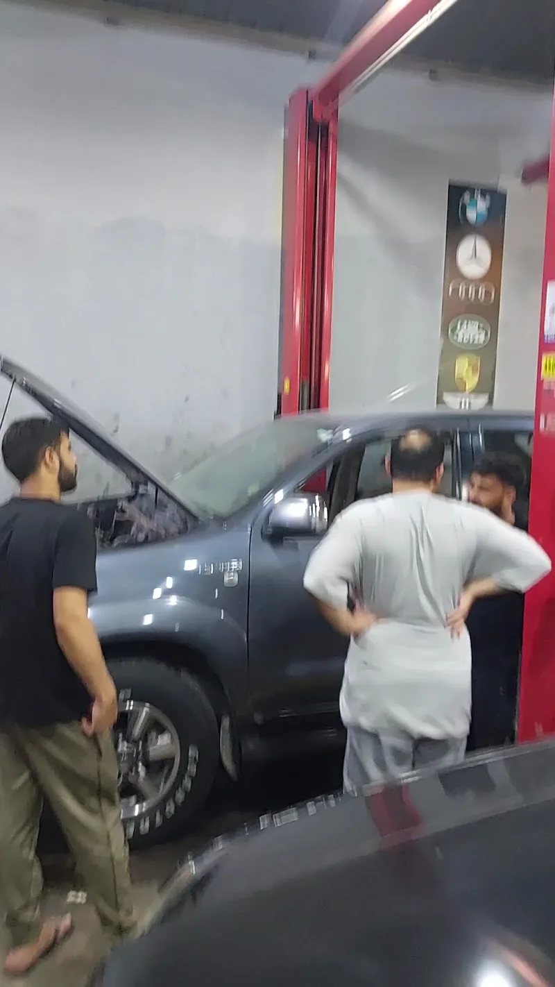 شركة روائع السيارات لصيانة السيارات ورشة رقم ١٦ | Car repair and maintenance workshop no.16 photo