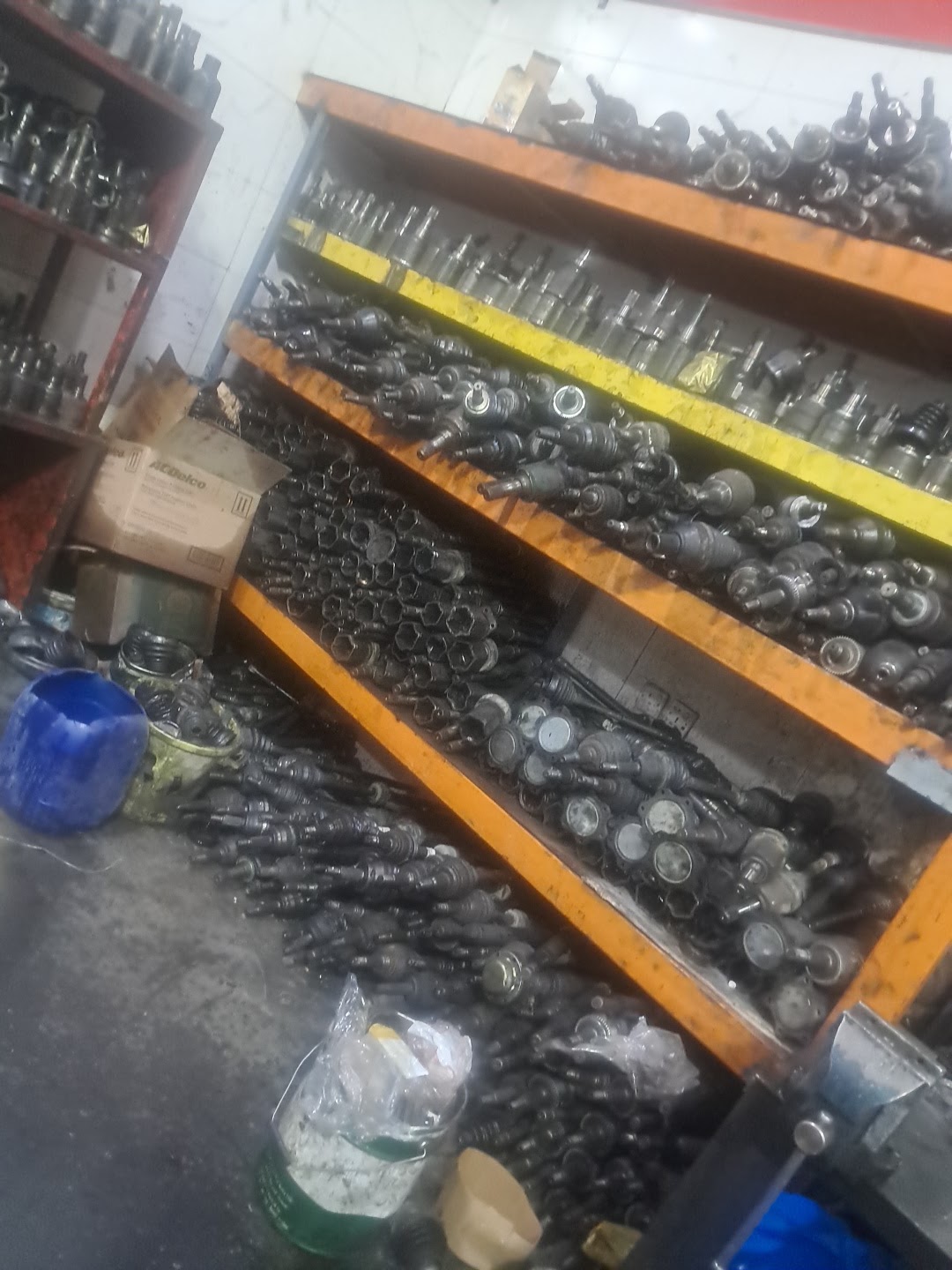 عكوس اخصاي. Cars axes repair workshop 71 photo