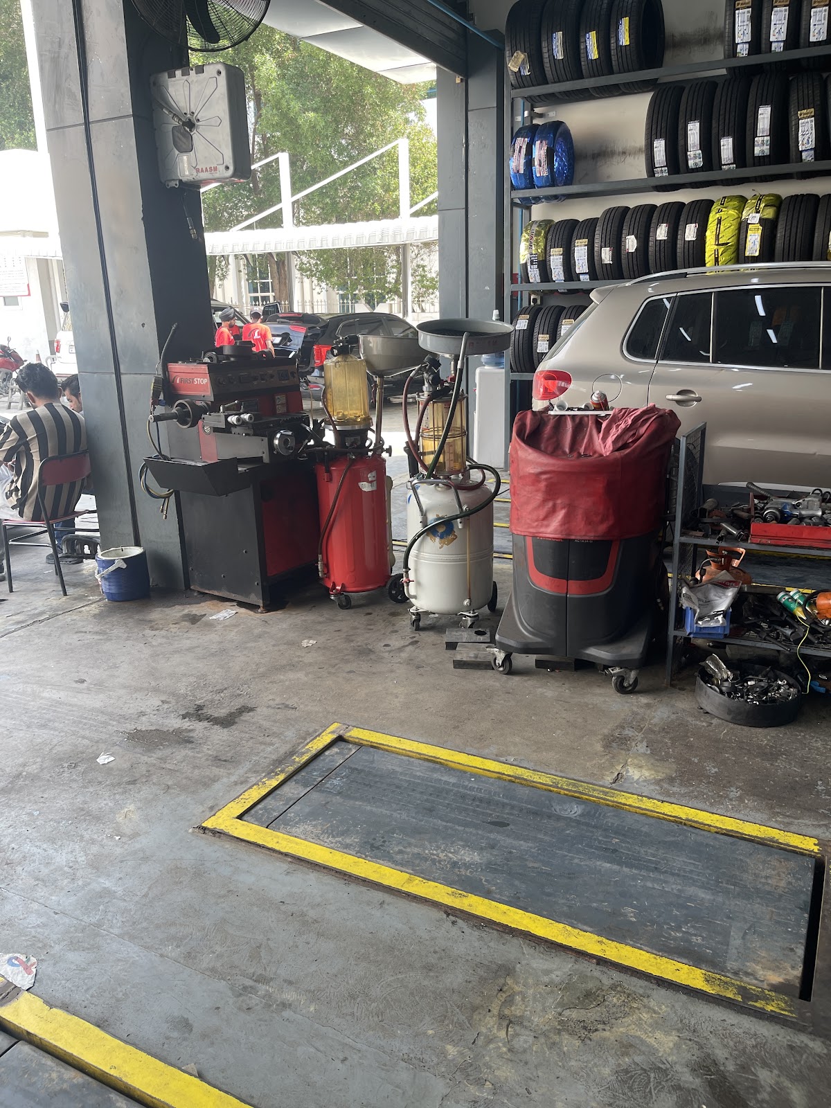 First Pro (Al Ofoq Al Malaki Car Service) Al Khan Branch photo
