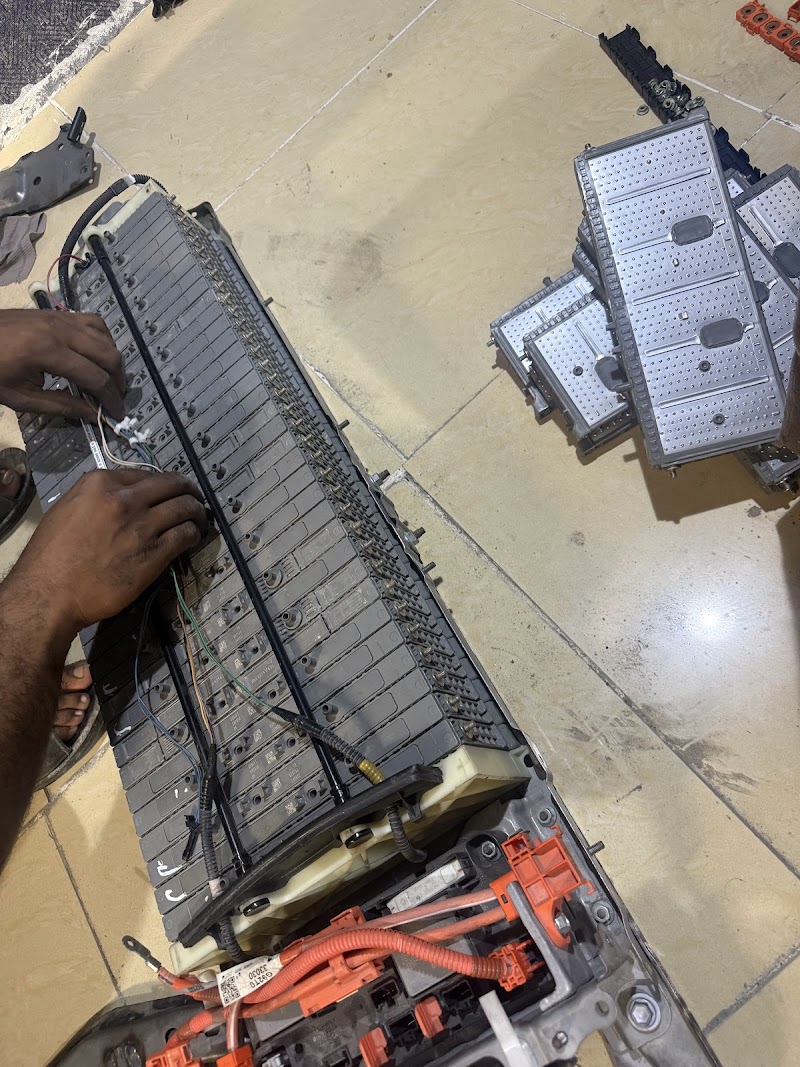 Hybrid Car Workshop Al Enwaan AlThahabi Auto Maint. photo