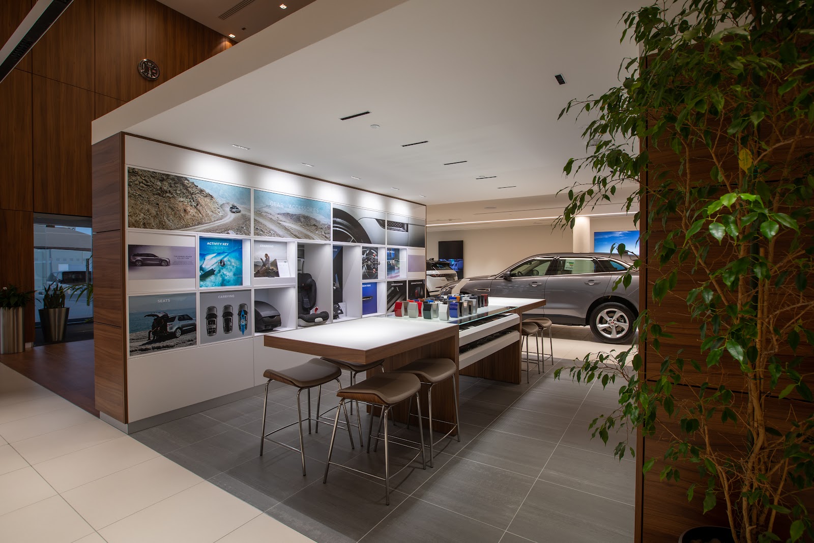 Land Rover Authorised Repairer Alfardan Premier Motors photo