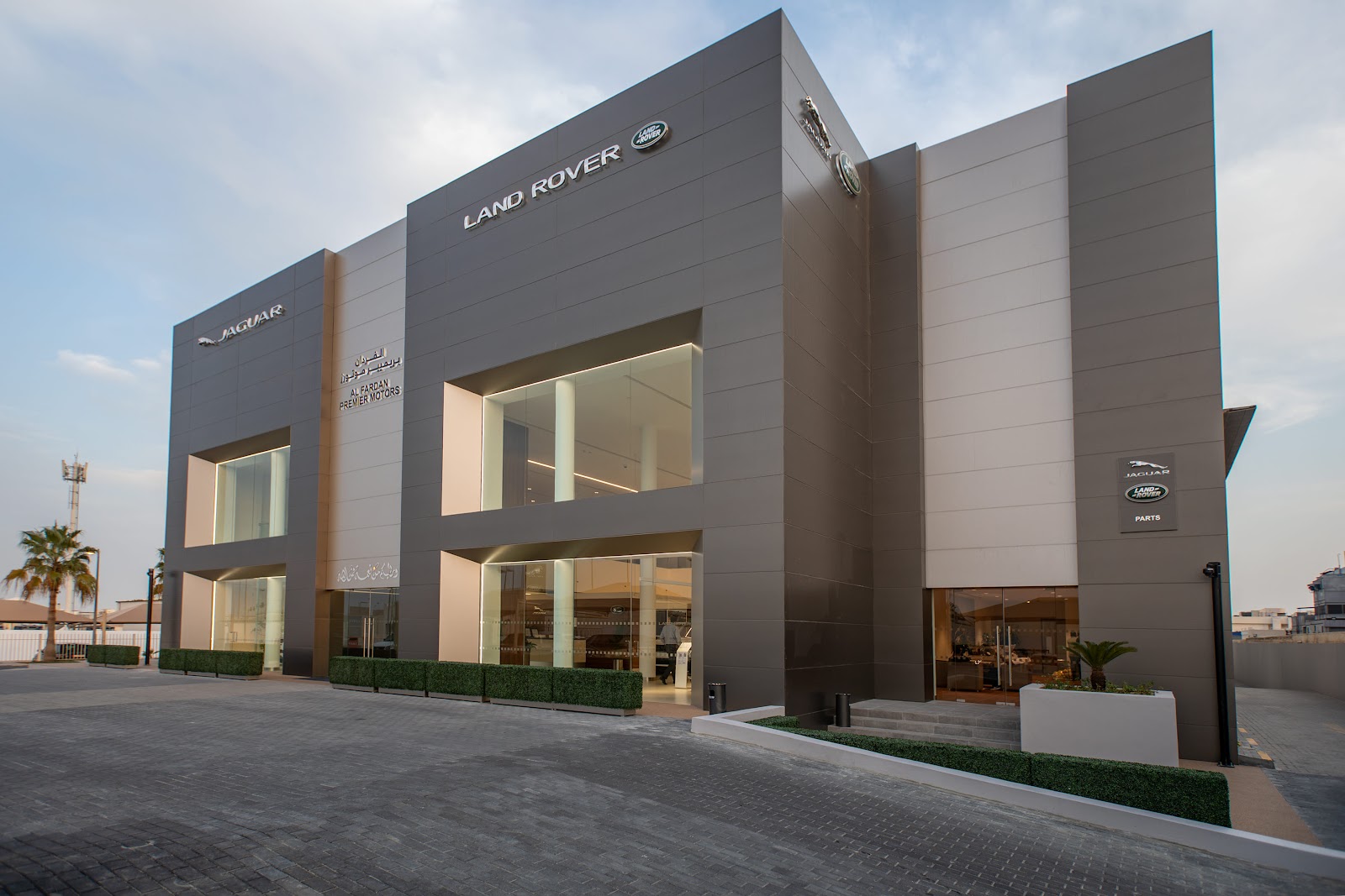 Land Rover Authorised Repairer Alfardan Premier Motors photo