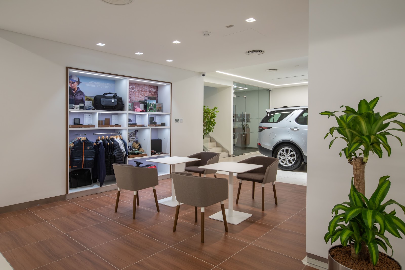 Land Rover Retailer Alfardan Premier Motors photo