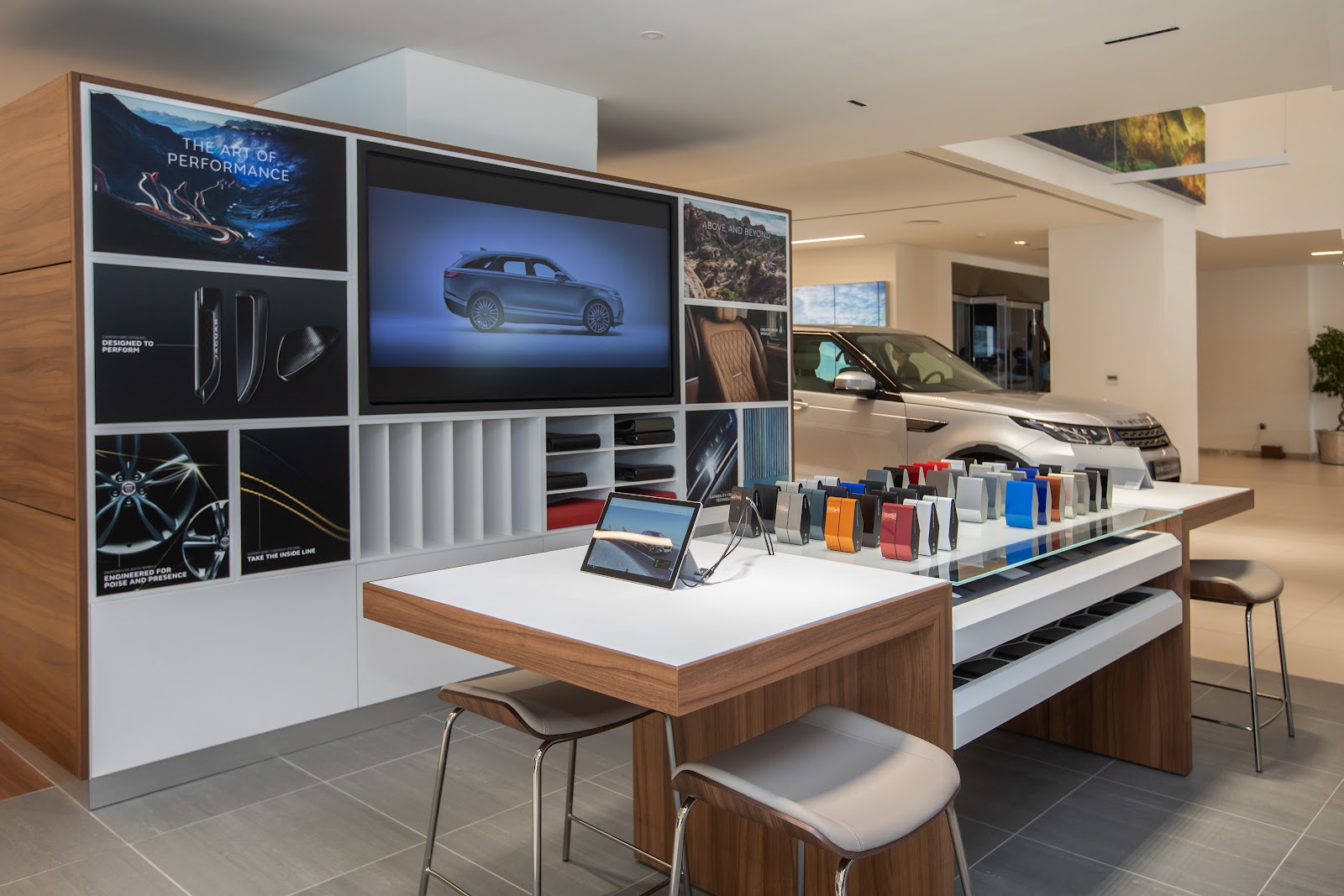 Land Rover Retailer Alfardan Premier Motors photo