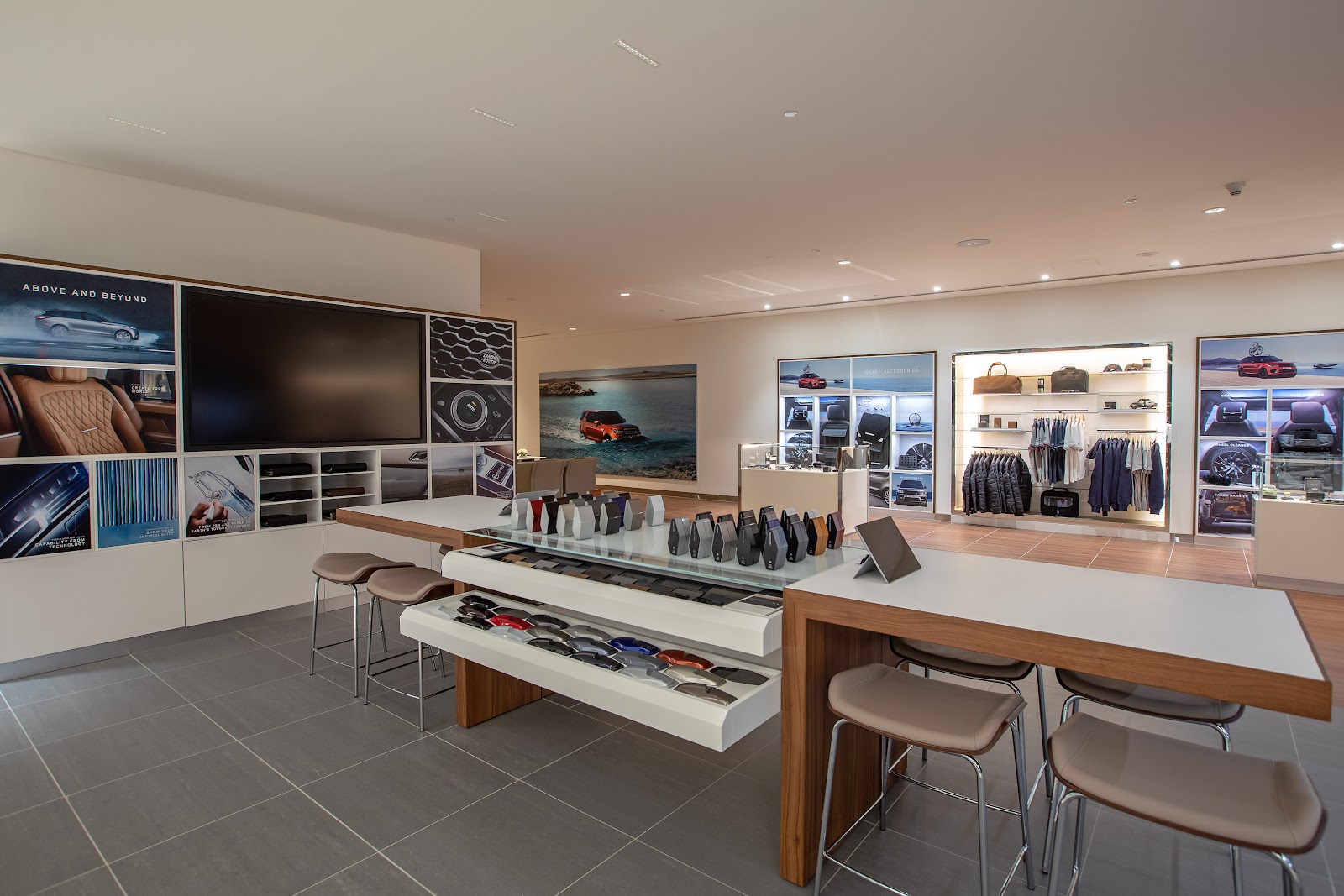Land Rover Retailer Alfardan Premier Motors photo