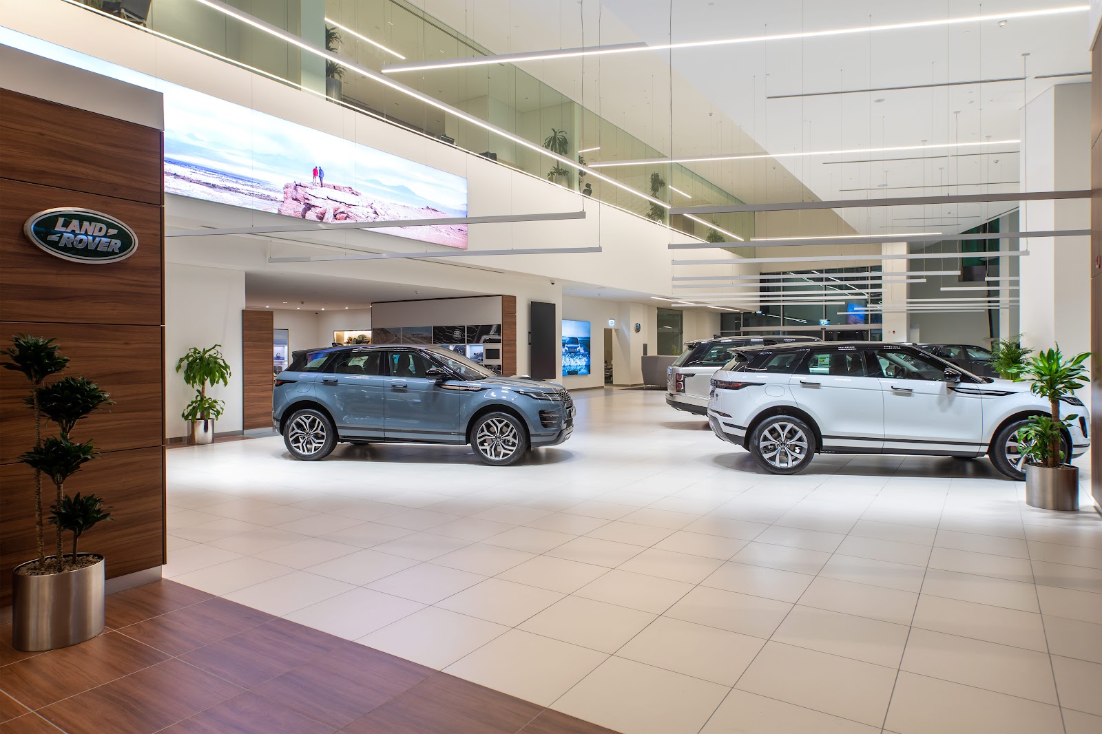 Land Rover Retailer Alfardan Premier Motors photo