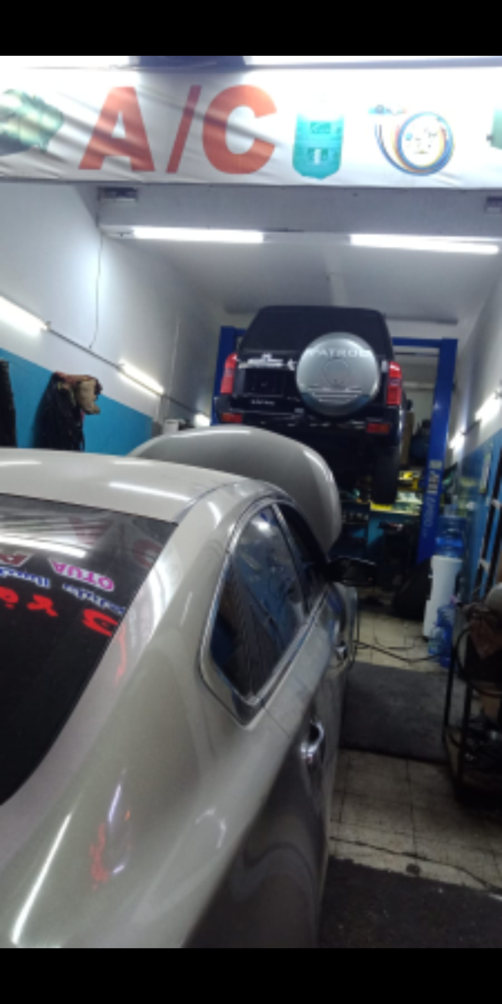 Lava auto repair garage photo