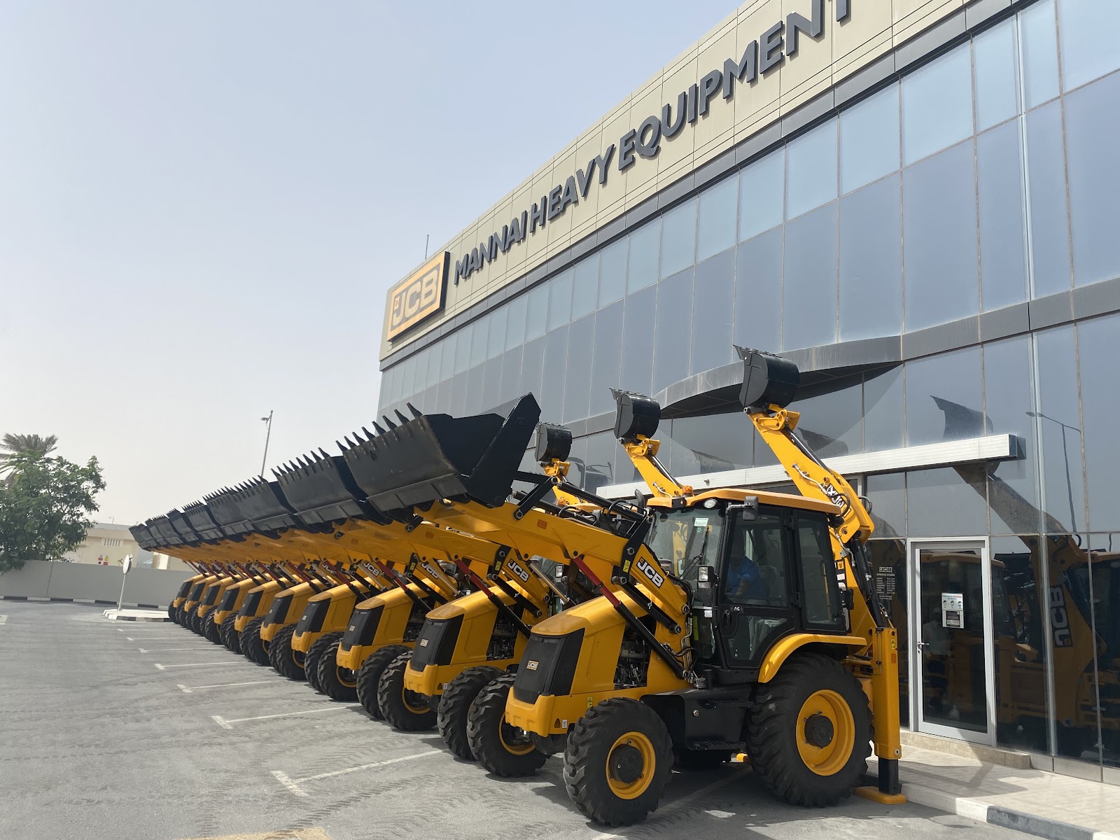 Mannai Heavy Equipment Group- JCB, Grove, Foton, Eicher, Allison, Thermo-King, Chalwyn, TCM photo
