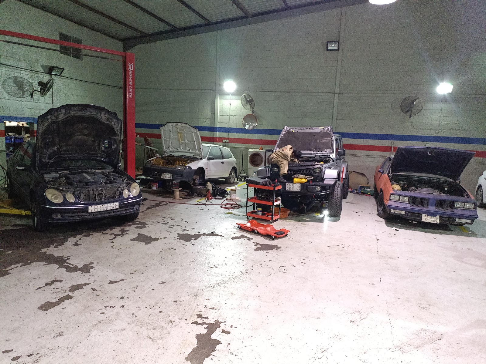ورشة الذهبي القديم OLD GOLD GARAGE photo