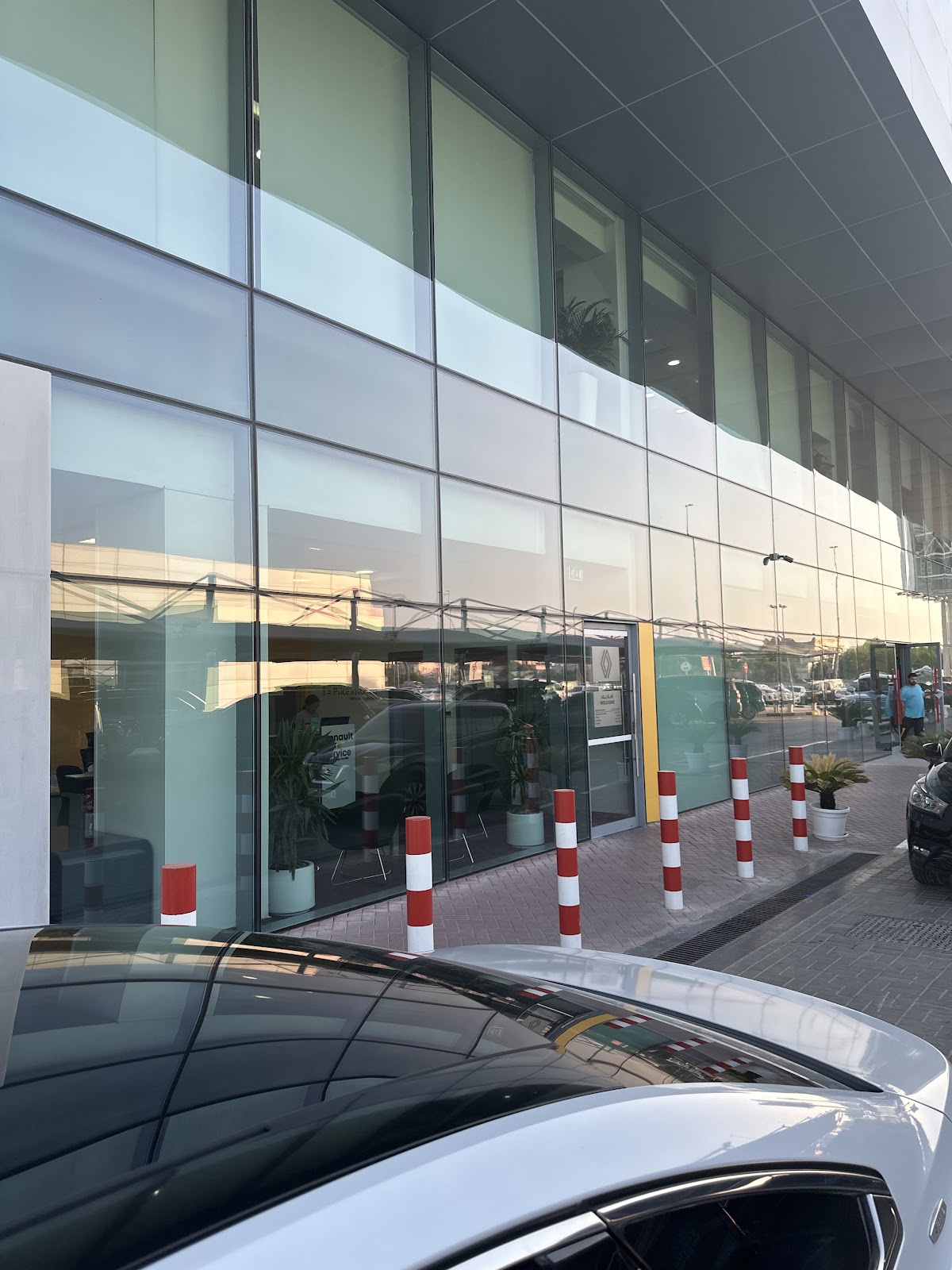 Renault Service Center - Sharjah - AWR Automotive photo