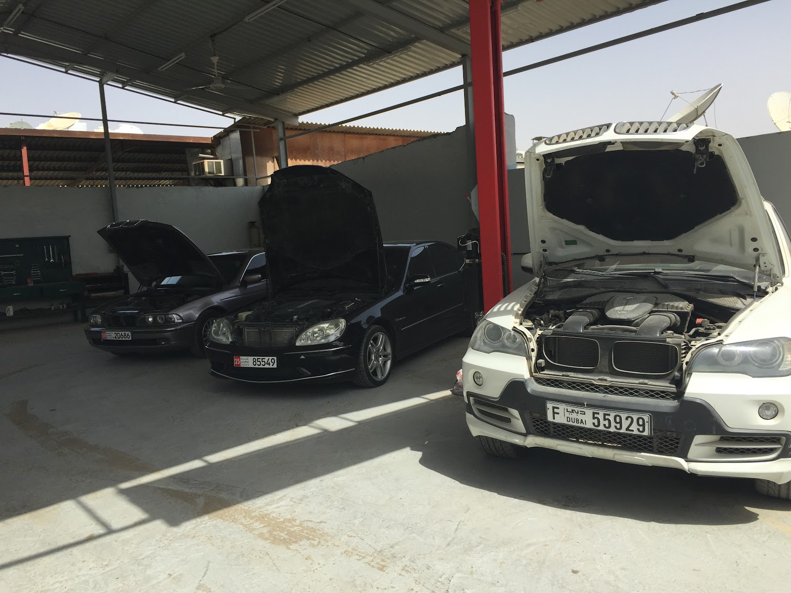 المركز الفني لتصليح السيارات. TECHNICAL CENTER FOR CAR REPAIRING photo