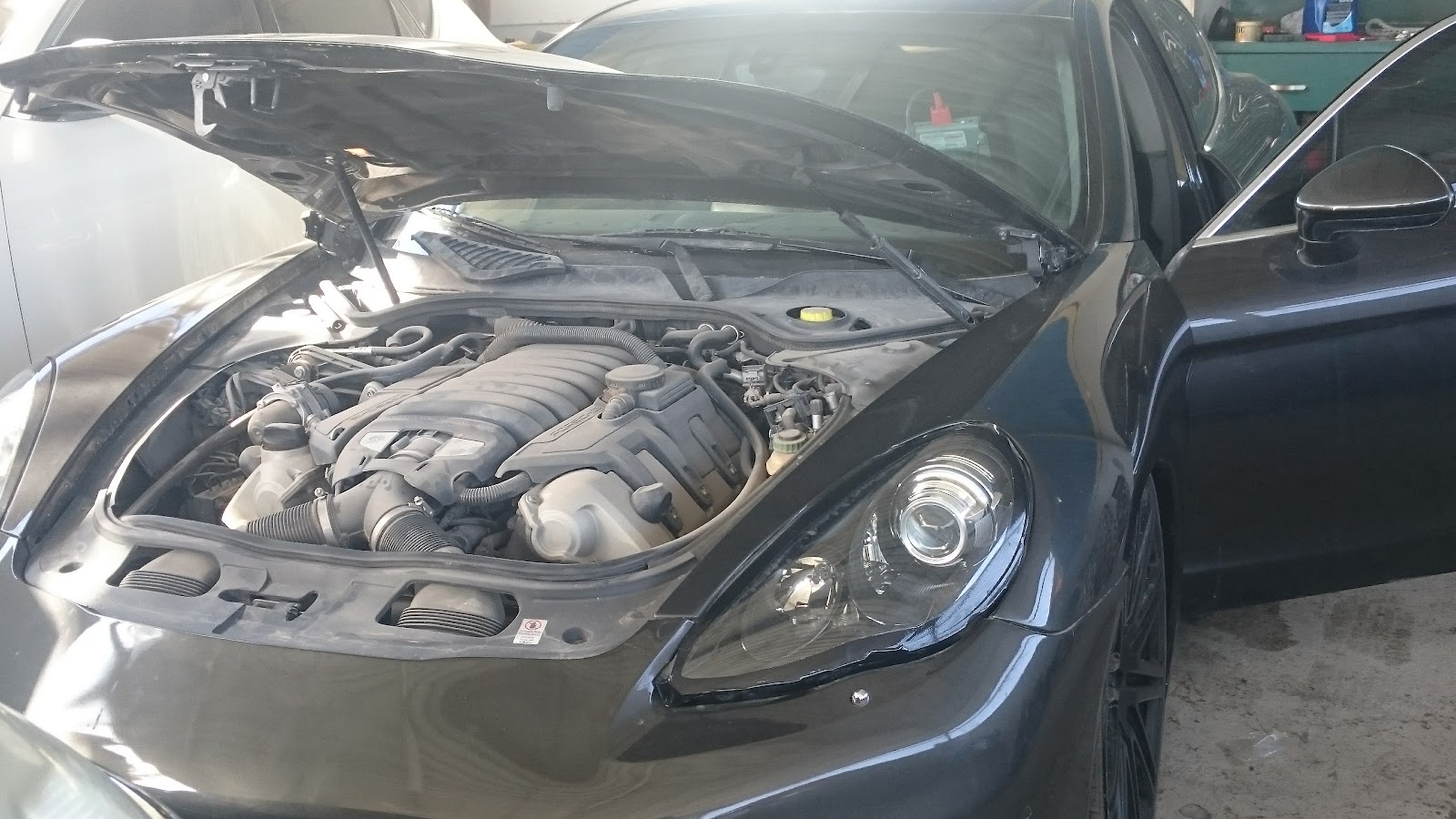 المركز الفني لتصليح السيارات. TECHNICAL CENTER FOR CAR REPAIRING photo
