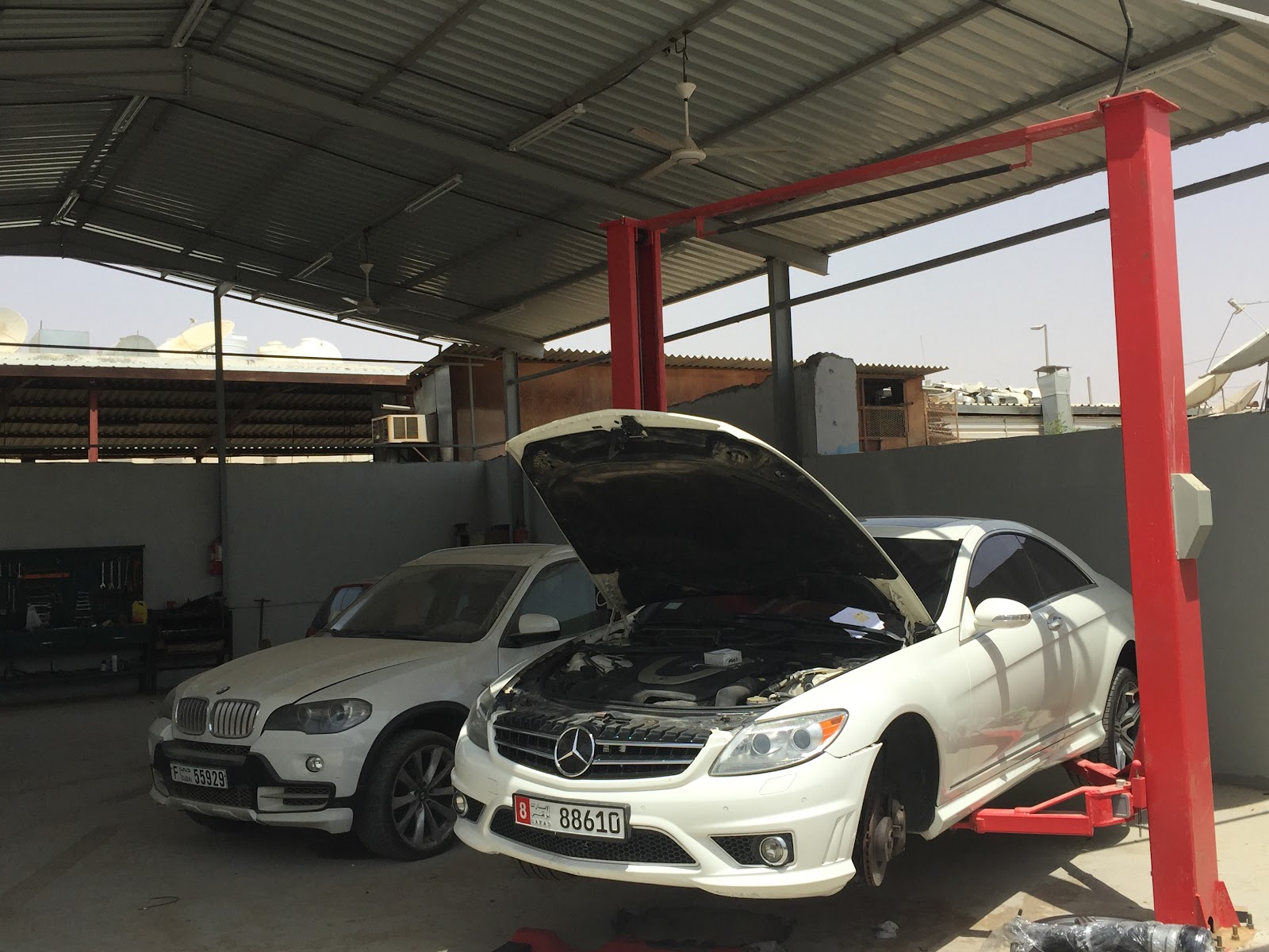 المركز الفني لتصليح السيارات. TECHNICAL CENTER FOR CAR REPAIRING photo