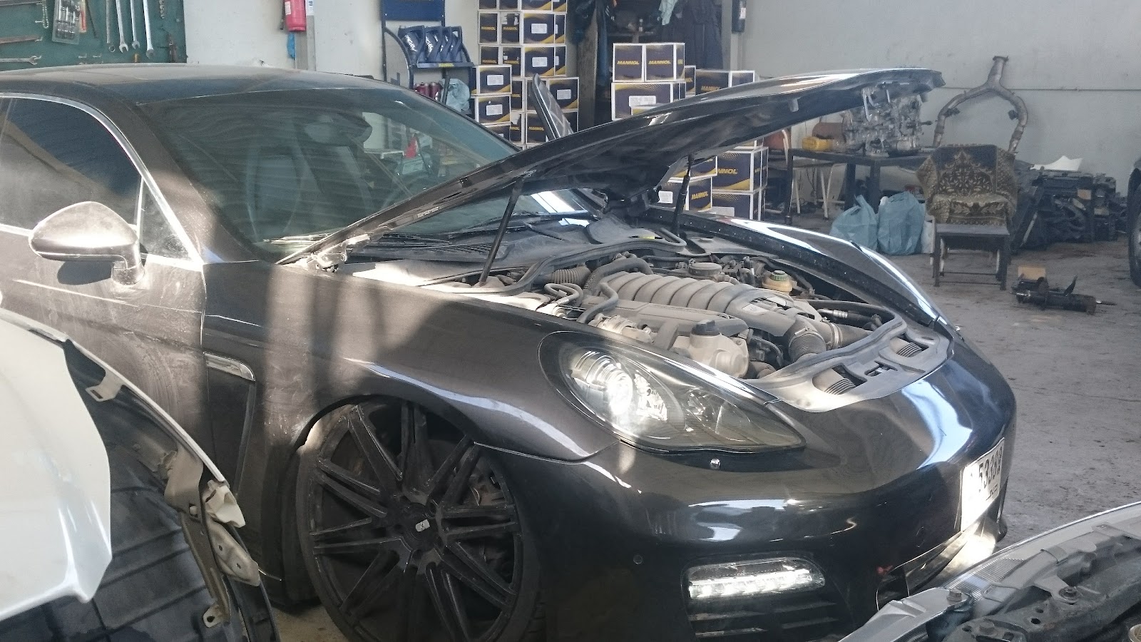 المركز الفني لتصليح السيارات. TECHNICAL CENTER FOR CAR REPAIRING photo