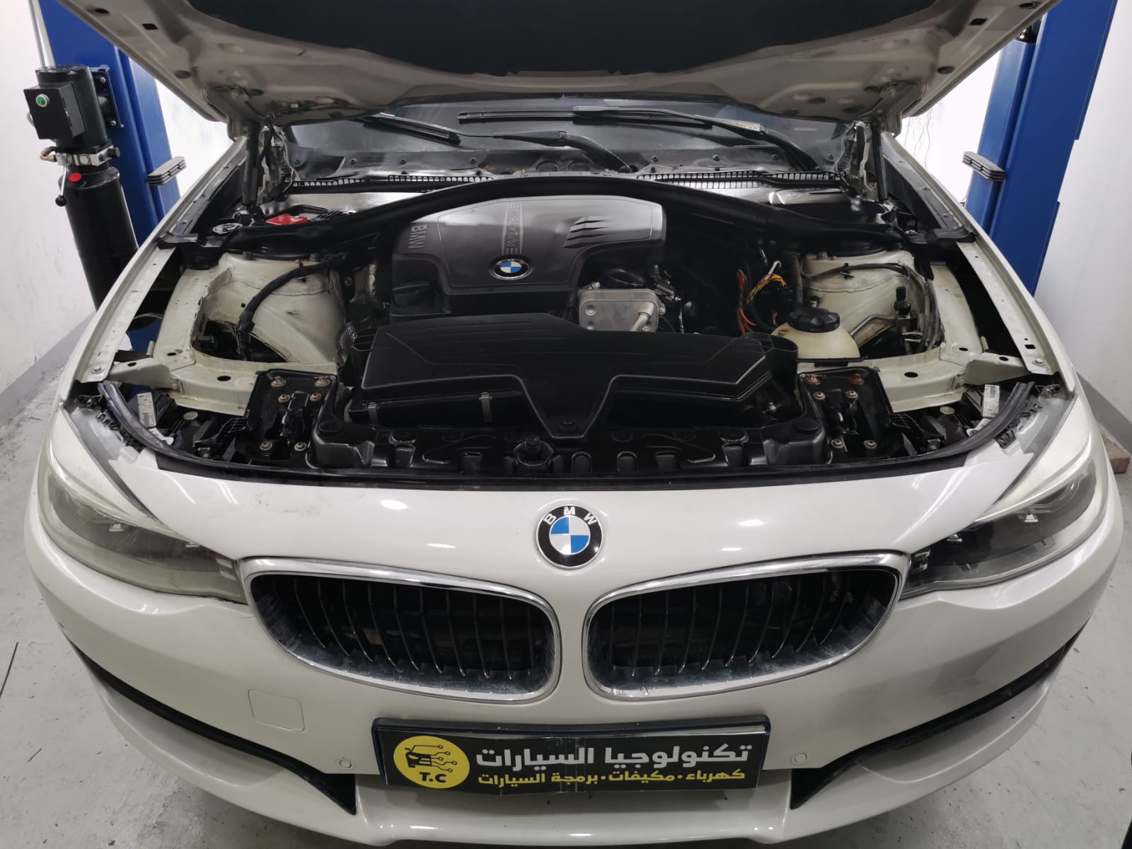 technology cars qatar photo