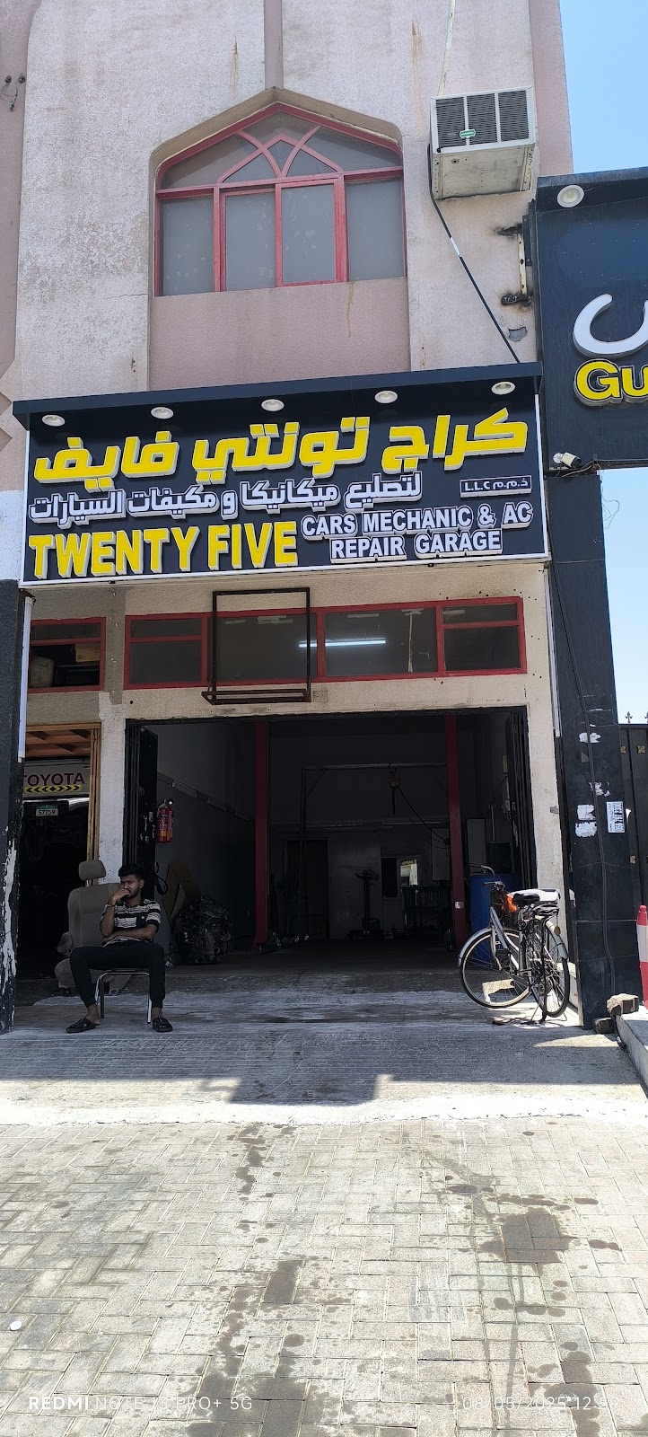 Twenty Five Cars Mechanic Auto Ac Repair Garage photo