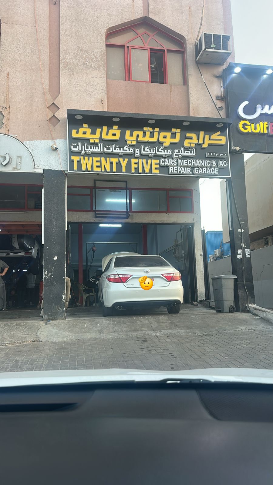 Twenty Five Cars Mechanic Auto Ac Repair Garage photo