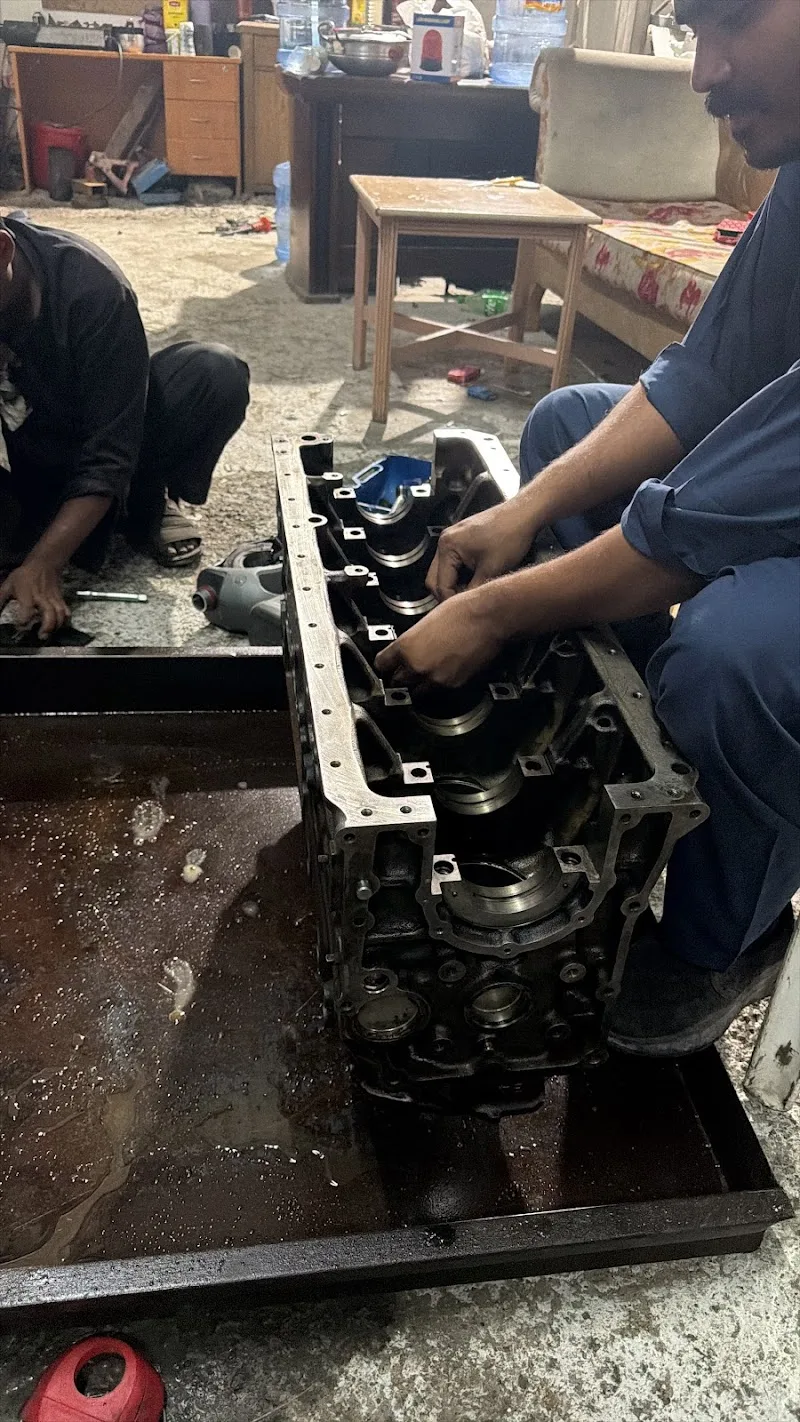 Umm al Quwain Equipment Service Cranes Forklift Pickup Repair photo